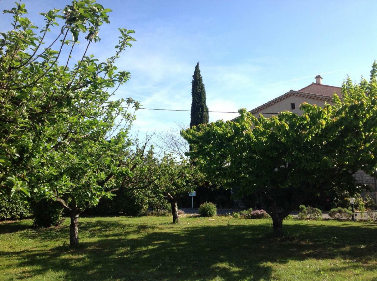 Au Mas Des Graviers Bed & Breakfast Salavas Luaran gambar